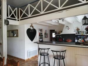 Maison familiale au calme avec piscine en bordure de forêt