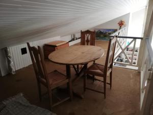 Maisons de vacances Maison familiale au calme avec piscine en bordure de foret : photos des chambres