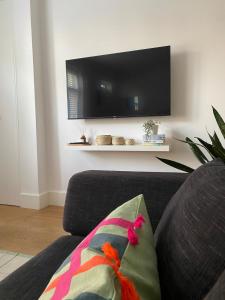 The Mews house in Muswell Hill with private parking