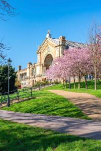 The Mews house in Muswell Hill with private parking