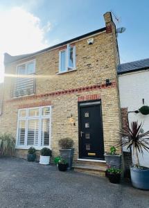 The Mews house in Muswell Hill with private parking