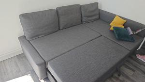 Bright City Apt - King Bed - Parking & Wi-Fi