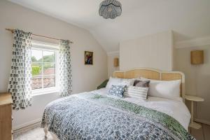 Boutique Suffolk Cottage Cosy Family Holiday Home with Garden Near Aldeburgh
