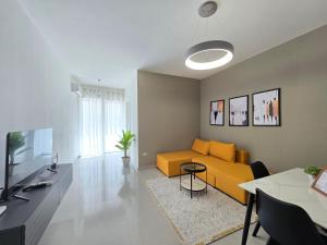 Modern City Center Apartment