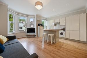 Entire 2 Bed First Floor Flat