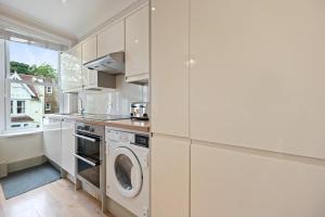 Entire 2 Bed First Floor Flat