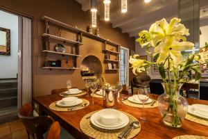 Casa Feliz Jacuzzis Alberca Gimnacio Vapor PingPong Billar Cuarto de Video