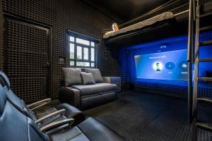 Casa Feliz Jacuzzis Alberca Gimnacio Vapor PingPong Billar Cuarto de Video