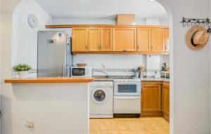 Awesome Home In Elche With Wifi