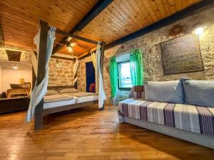 Voltera Apartments in Betina Old Town, with Parking Nearby