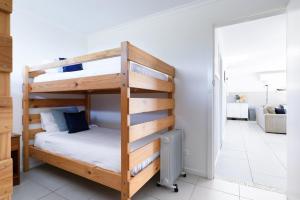 White Sands Coastal Getaway – Steps to the Shore