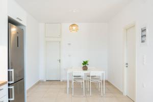Thanos seaside suite