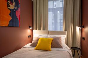 Comfy Modern Apart in Old Town Parking by Hoomvi