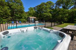 Sleeps 14 Home w Pool Great for Families