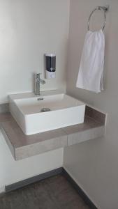 SUITE Clavel, AA, cocineta, baño privado, ubicació