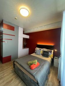 Stylish Urban in Central Location with 500Mbps WiFi and Private Parking