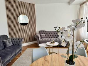 Orchid House 1 Luxury Cosy 3 BDR By AltoLuxo Short Lets Serviced Accommodation With Free Wifi & Parking