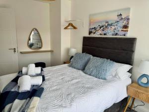 Orchid House 1 Luxury Cosy 3 BDR By AltoLuxo Short Lets Serviced Accommodation With Free Wifi & Parking