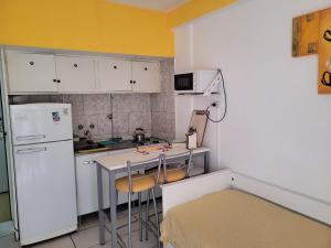 Mardel centrico con balcon a la calle