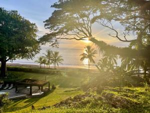 Beachfront, 6bd, Pool, Maid, Cook, SUVs, 7 Kayaks
