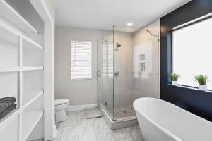 Modern 3 Bedroom Home with Pool