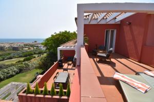 The Coral Breeze - Top Floor Apartment with Spectacular Views