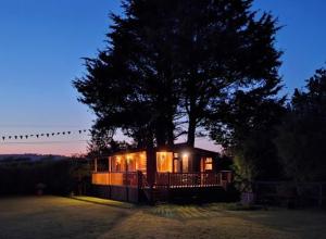 Lakeside Lodge - Castlemartyr - Sleeps 4