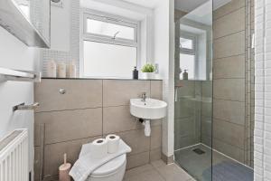 Long Stay Stylish 1BR Close to City Centre with Parking Netflix Garden