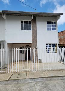 Casa con Parqueadero Privado y Central
