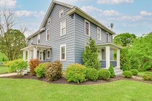 Ski, Hike and Fish Pet-Friendly Home in Saylorsburg