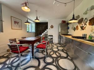 A Beautiful Gardened Marias House - by HOST4U