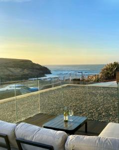 The North Cove, 20m to the Sea, Modern Studio Apartment - 4hvězdičkové hotely ve městě Portrush