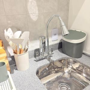 105NV Studio Liberdade SP 300 Metros Estação Metro Japão, acomoda 02 pessoas