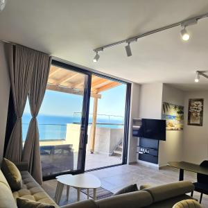 Coastal Retreat Paradise and Sunset View from the private pool