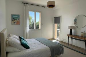 Apartment for 6 with terrace 100 m from the sea