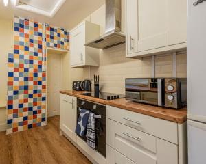 Spacious home in Newcastle Under Lyme with Parking