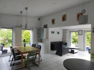 Summer house on quiet park close to beach