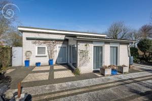 Summer house on quiet park close to beach
