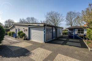 Summer house on quiet park close to beach