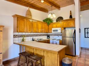 Puerto Nuevo Surf Casita Encanto 1BR with pool