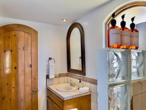 Puerto Nuevo Surf Casita Encanto 1BR with pool