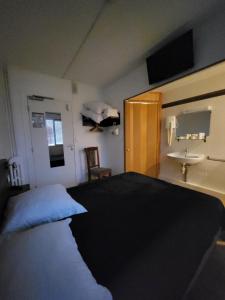 Hotels Hotel Les Rosiers : photos des chambres