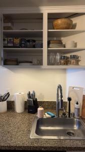 Turnkey Studio Adjacent to Beverly Hills