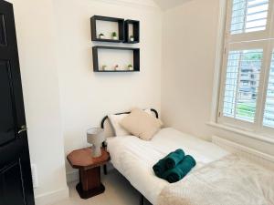Mulberry Wimbledon Area Apartment, by Edens