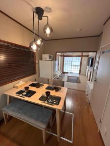 3LDK Entire house for rent 3 bedrooms, 2 toilets, and parking lot! Close to the station, Osaka Castle, and USJ!