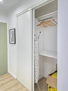 Cosy Apartments - Marseille Estiennes dOrves - Hyper central students apartment close to metro and Vieux-Port