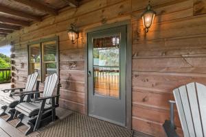 Cabin w Hot Tub Theater & Games
