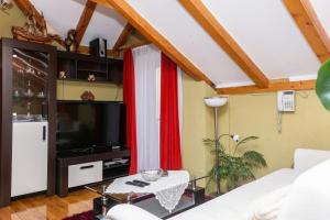 Apartments with WiFi Sibenik - 24358