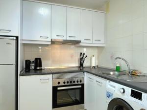 Gran terraza soleada con piscina en Mijas Golf