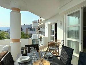 Gran terraza soleada con piscina en Mijas Golf
